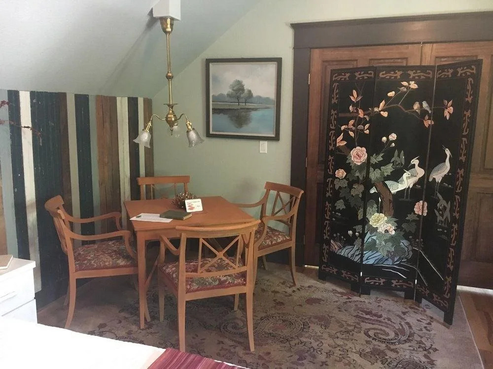 The Rusted Poppy Inn