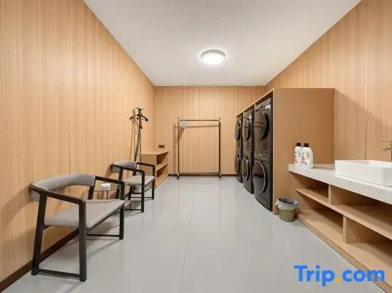Sucha Hotel（Walnut Food Street Swan Lake Branch）