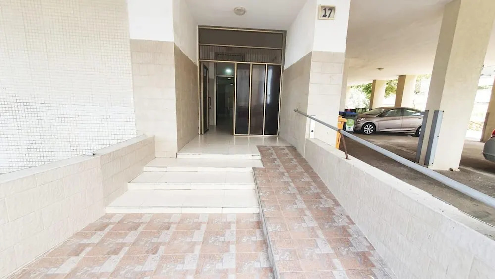Masaryk Musk in Bat Yam