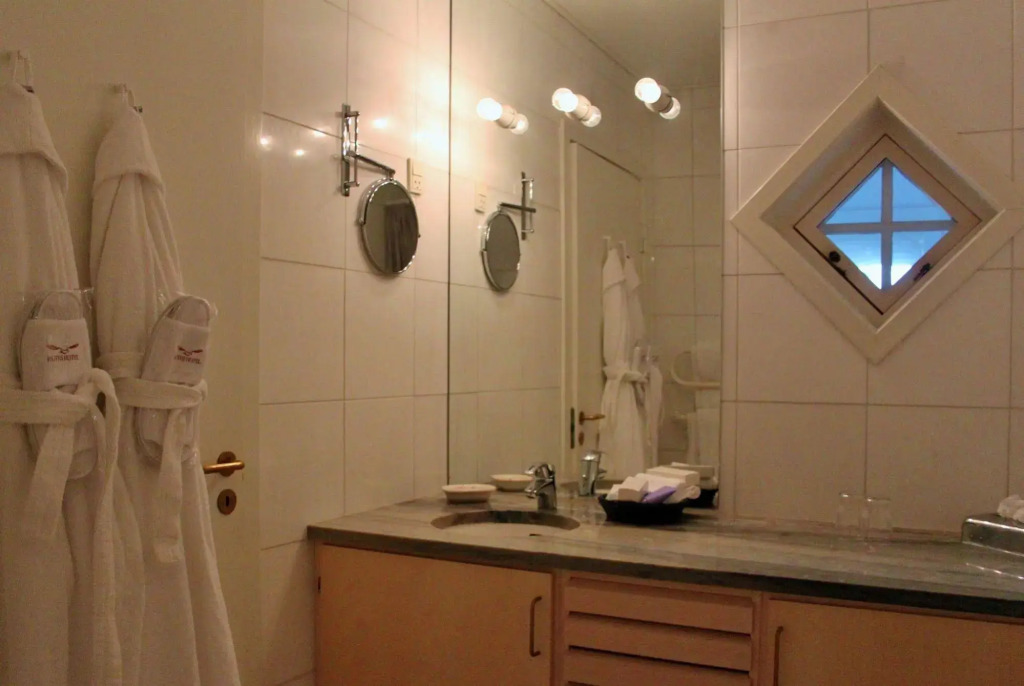 Ruths Hotel