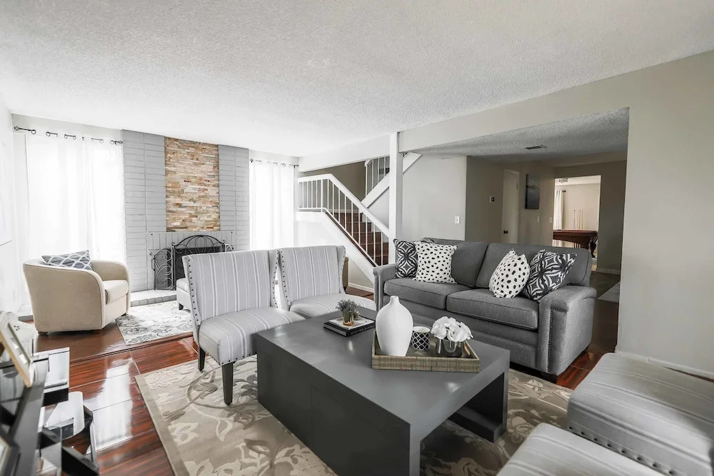 Vegas Delight | Lovely 4Bd w/ Sparkling Pool!