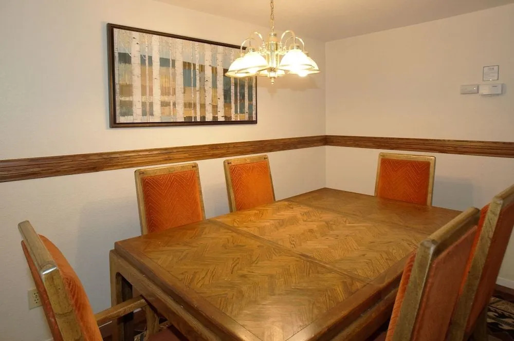 Summit X-ross Roads - Just a short drive to the Village and the lake with forest views