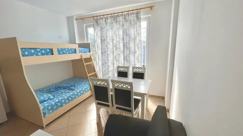 Queen Residence & Hotel