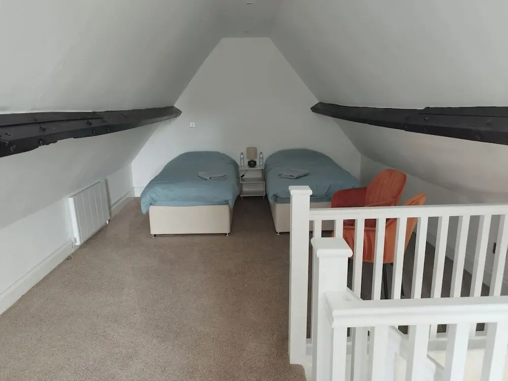 Old School House-2 Bedroom-sleeps 6-large Garden