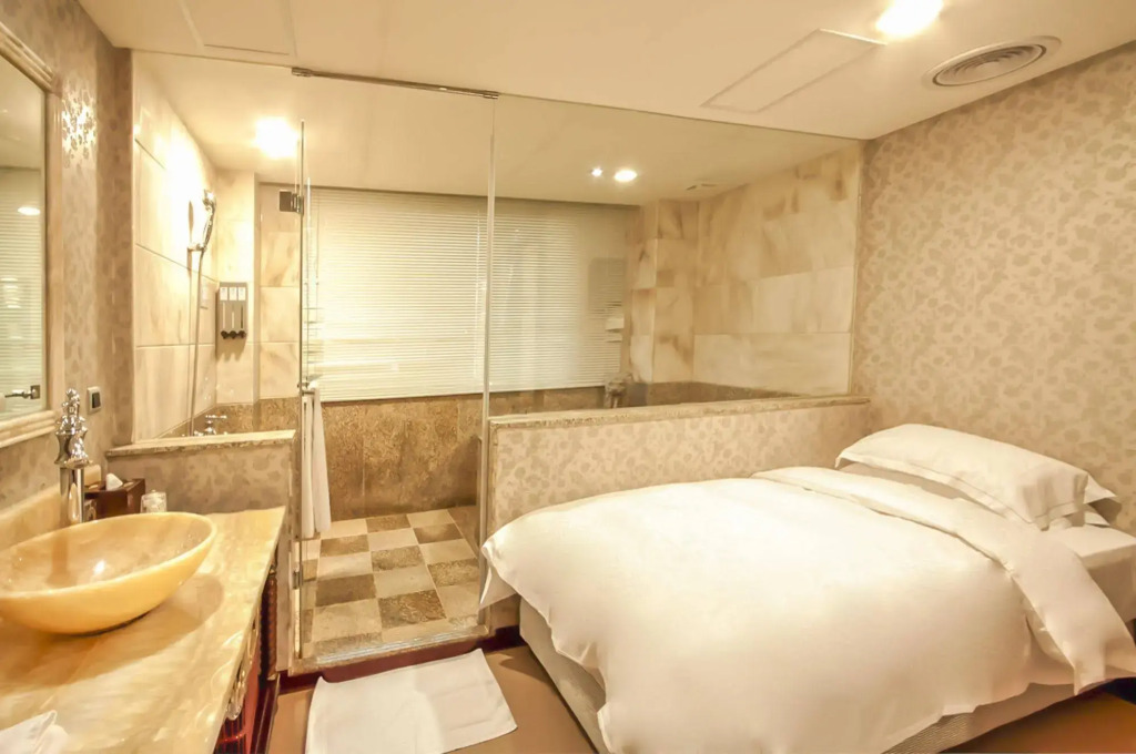 Grand Pleasure Spring Hotel