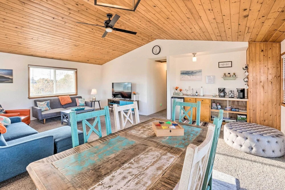 Coastal Haven Getaway ~ 1 Mi to Mill Beach!