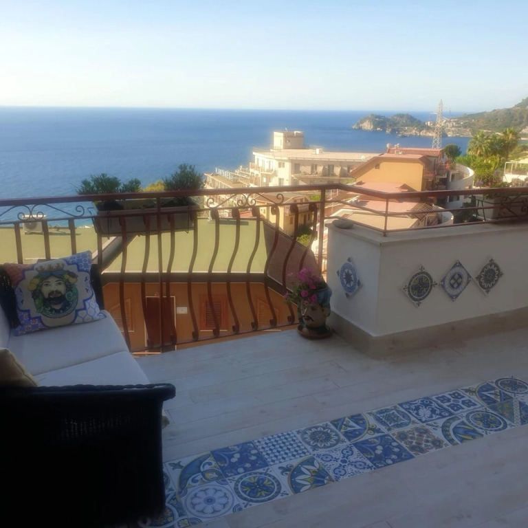 Charming seaside house in Letojanni with terrace