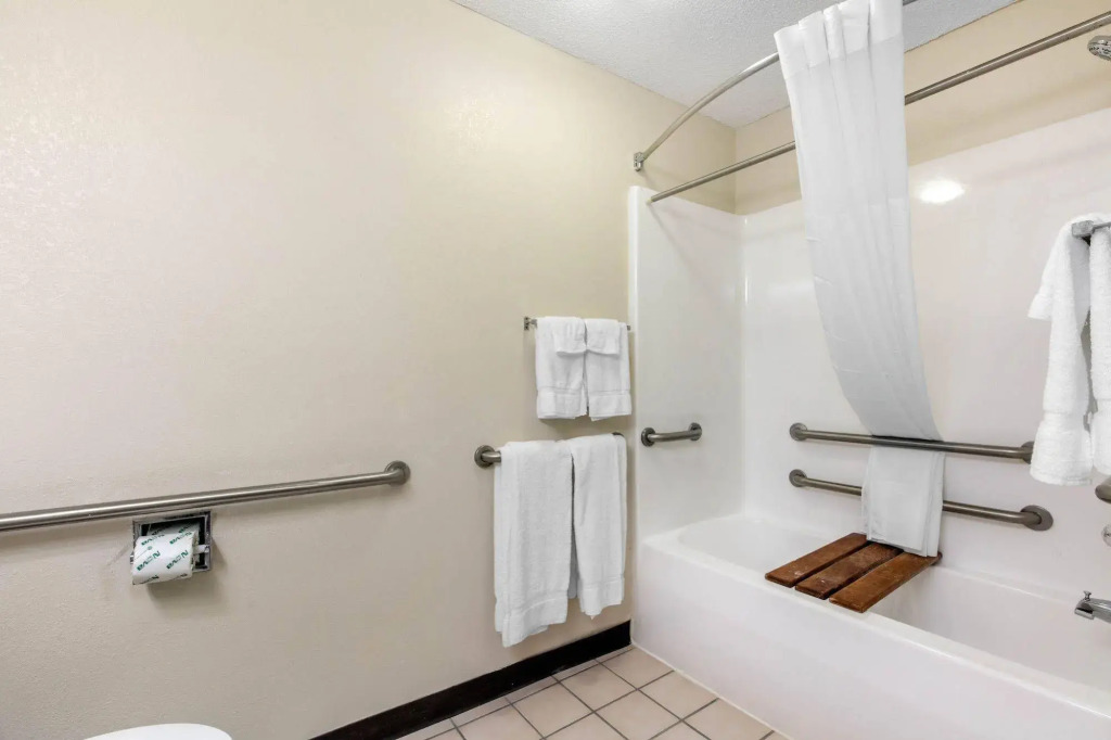 Quality Inn & Suites Metropolis I-24