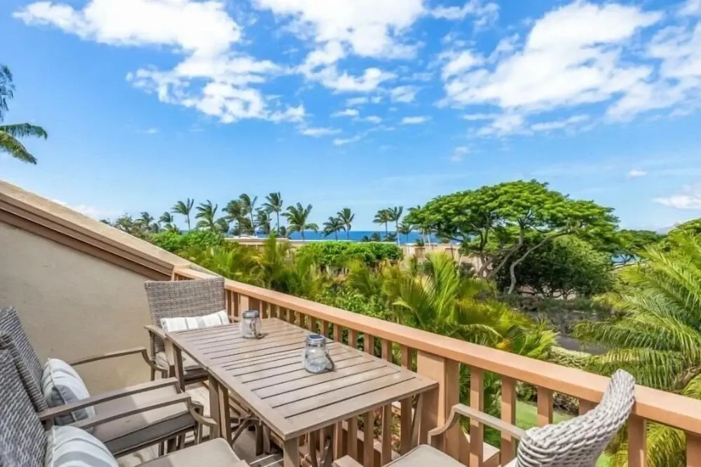 Maui Kamaole, #i215 2 Bedroom Condo by RedAwning