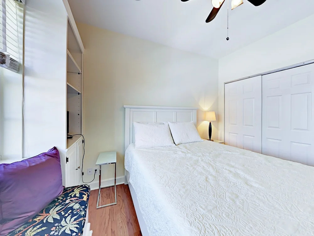 10 NE 7th Street Home 3 Bedrooms 2.5 Bathrooms Home