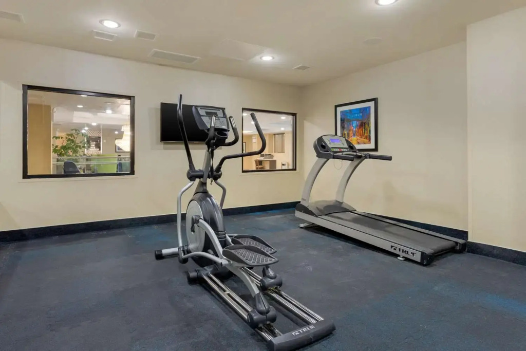 Comfort Inn & Suites near JFK Air Train