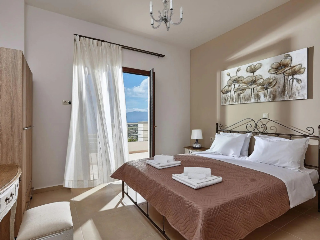 Nice apartment in Kamilari with swimming pool
