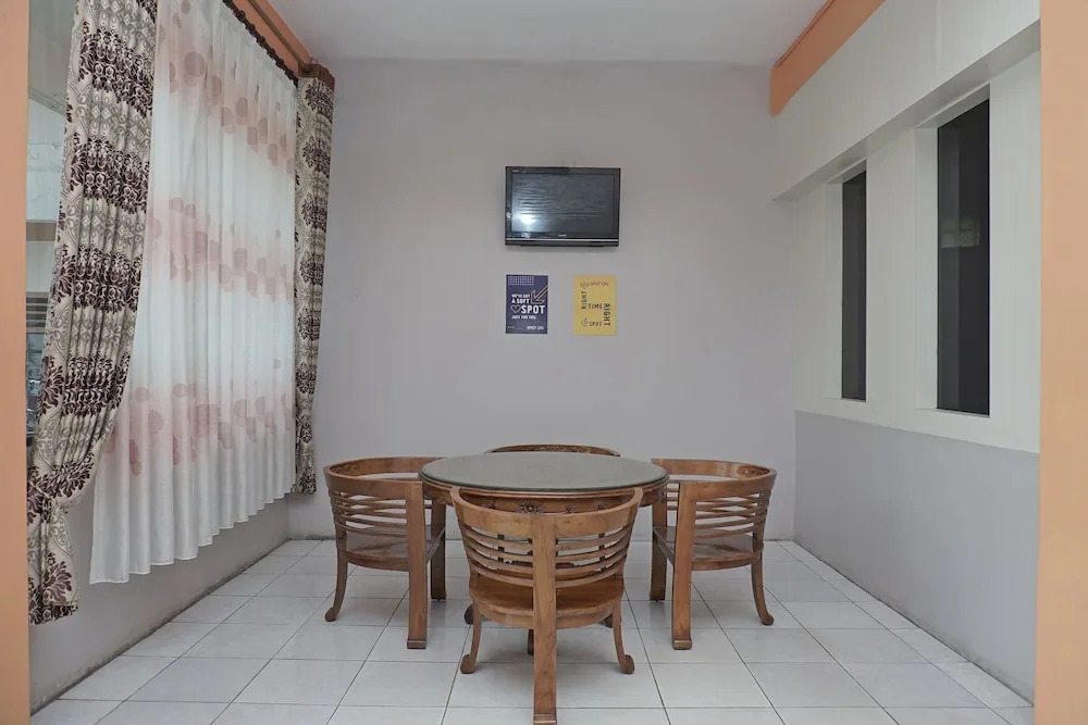 OYO 2200 Hotel Gunung Sari