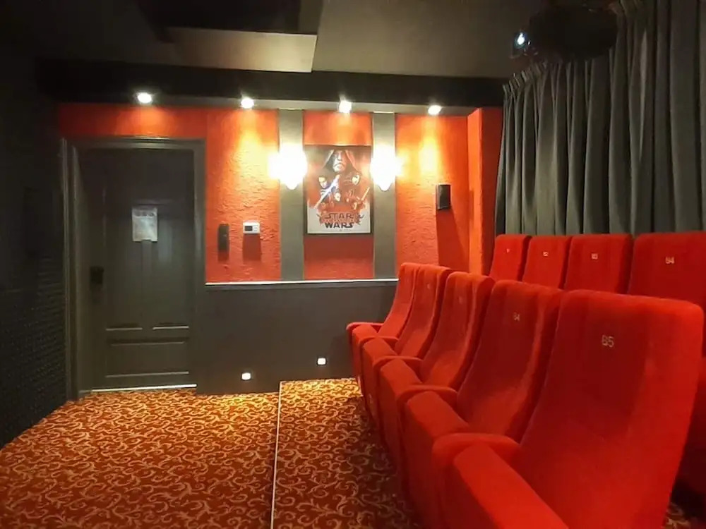 Exklusives Gruppenhaus mit home cinema