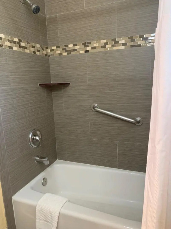 Oasis Inn and Suites
