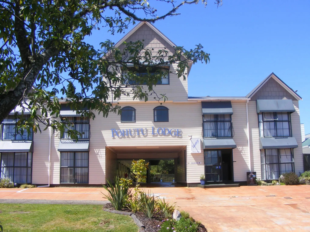 Pohutu Lodge Motel