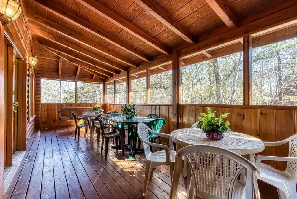 ER92 - Virginias Villa - Great location! Close to all the action! cabin