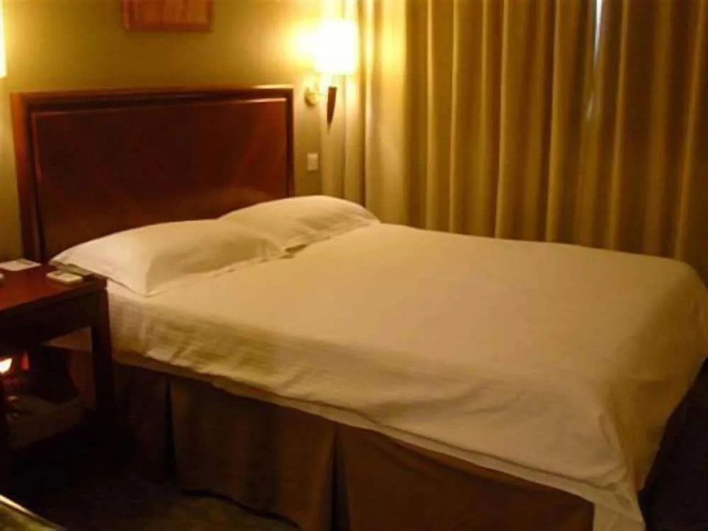 GreenTree Inn ShangHai WuNing Road ZhenPing Metro