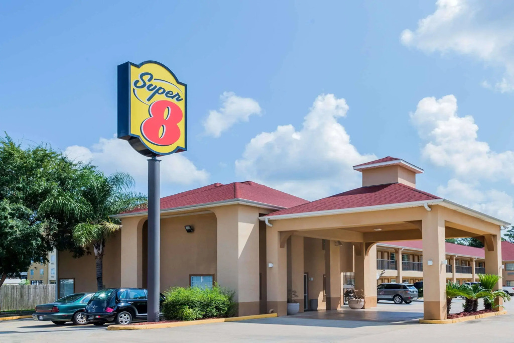 Super 8 by Wyndham Lake Charles Northeast