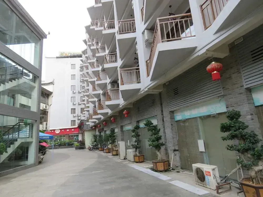 China Town Riverside Garden View Hotel
