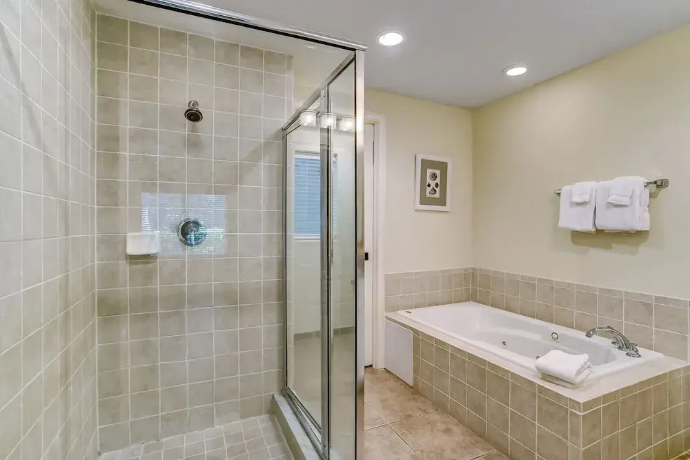 Dog-Friendly Home in the Tennis Villas w/Free WiFi, Shared Pool, Central AC