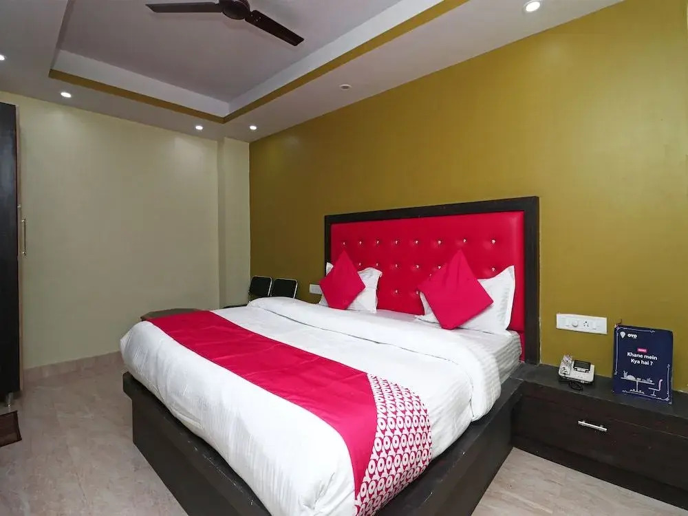OYO 15169 Hotel Rk Inn