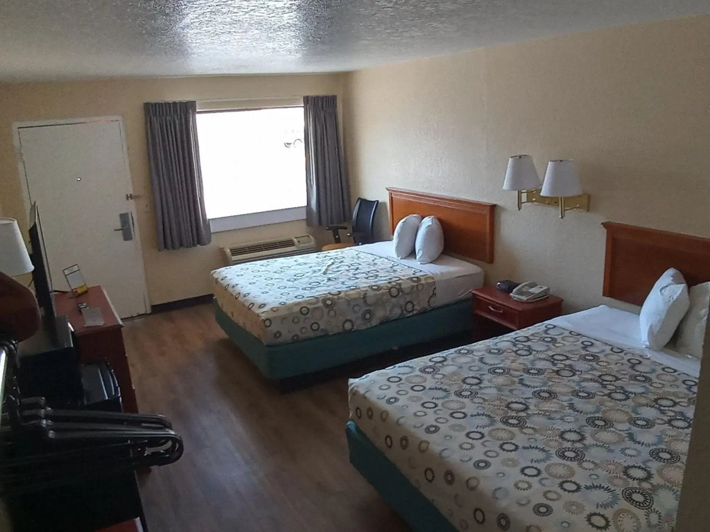 Hole Inn the Wall Hotel - Sunset Plaza - Fort Walton Beach
