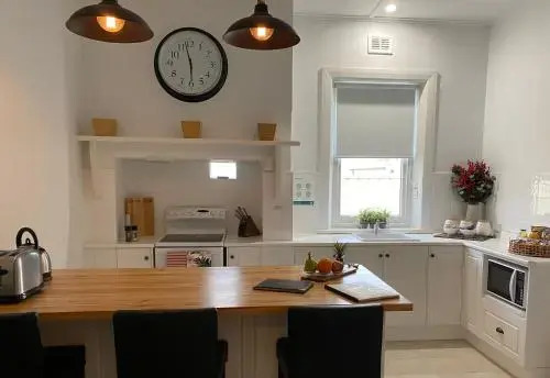 Two Cow Cottage Bed & Breakfast