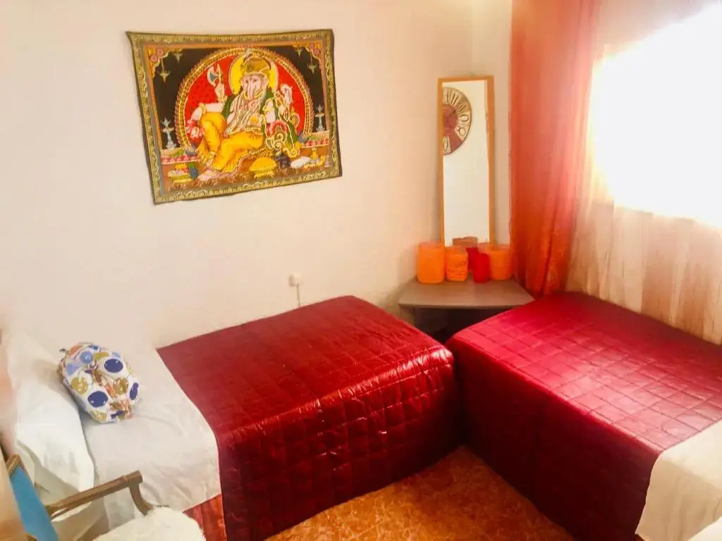 GRAN CASA con TERRAZA a 3 min Playa con Wifi - rodeada de servicios