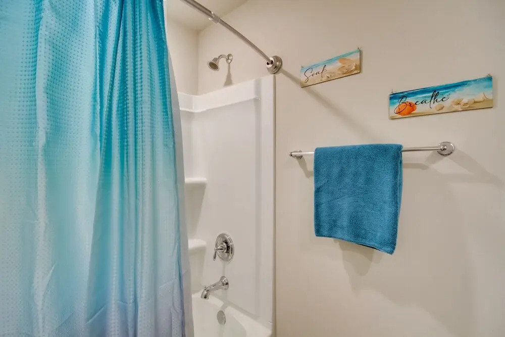 3 Mi to Steve's Marina: Long Beach Home w/ Patio
