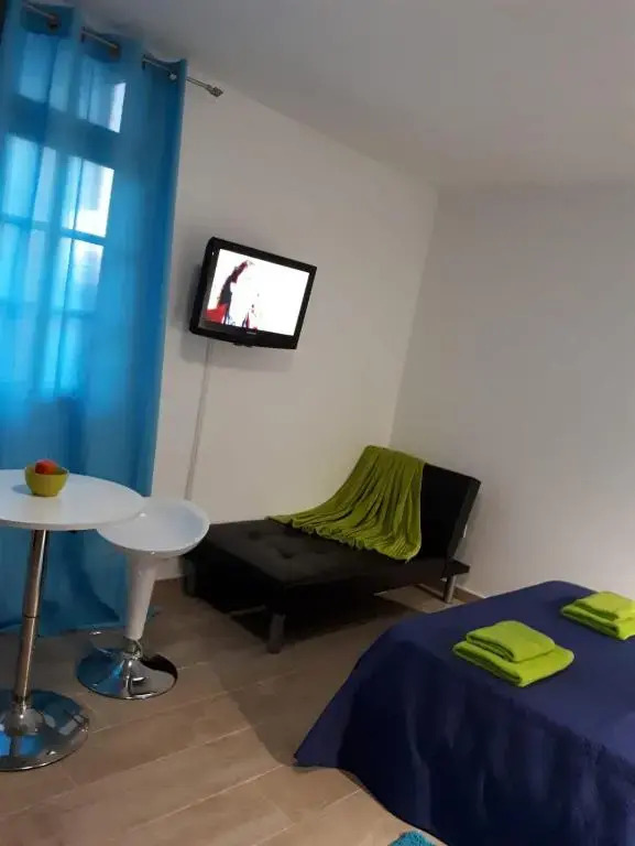 central luminous cute studio by the beach & harbour