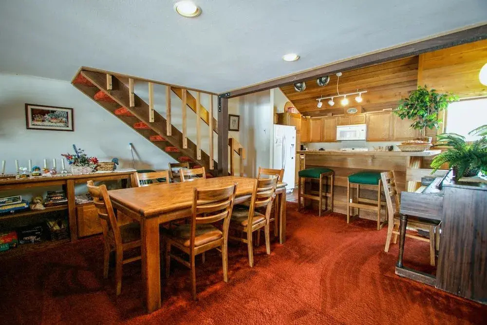 Snowcreek II #308 3 Bedrooms 2 Bathrooms Condo