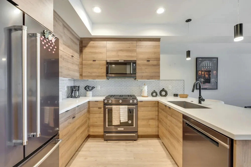 Sleek, Modern Denver Area Gem in Planned Community