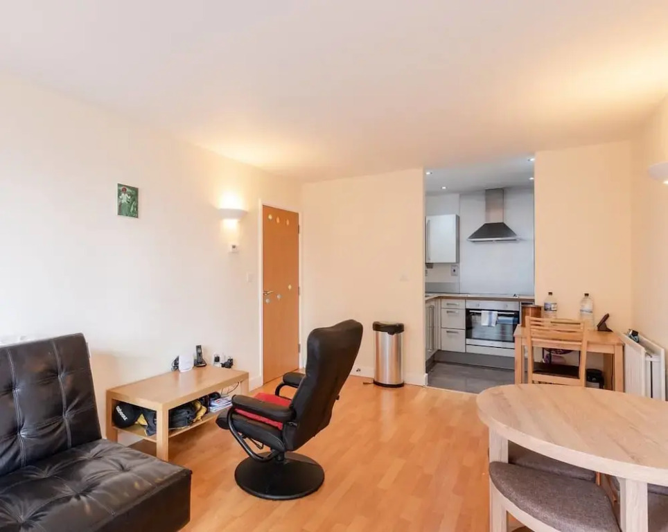 1Br Flat With Balcony And Gym In High Rise Building