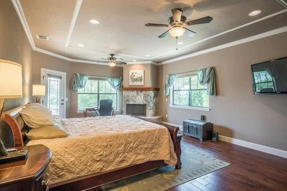 Hills And Chills 5 Bedroom Home