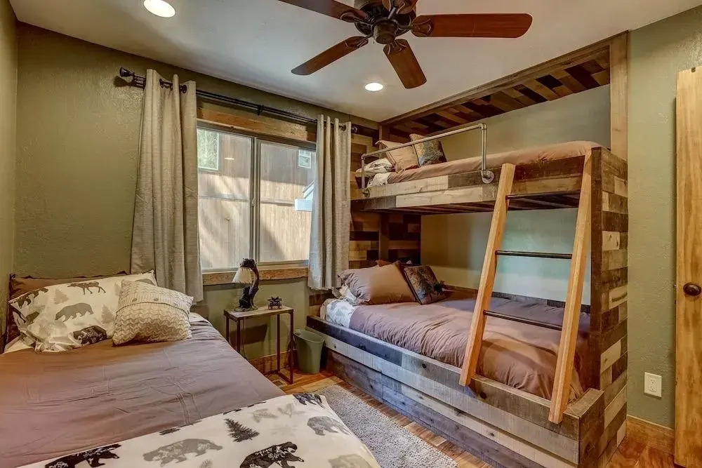 Willow's Hideaway - Pet Friendly Cozy Cabin!