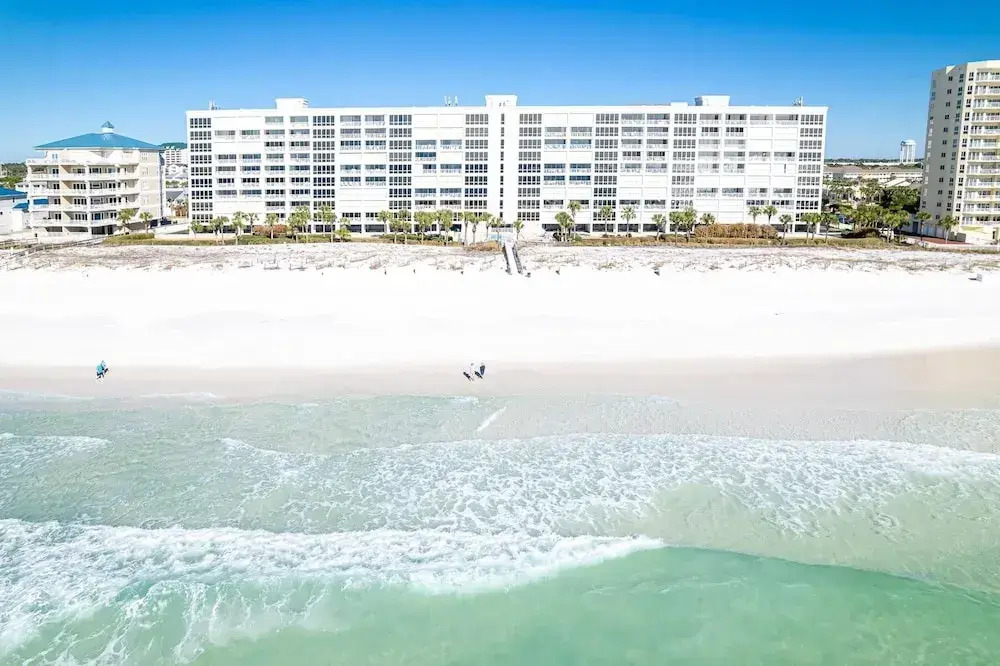 Oceania 807 3 Bedroom Condo by RedAwning