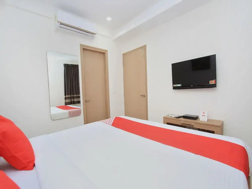 OYO 12465 SIRI Residency