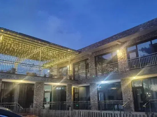 Nalati Two smaller resident homestays