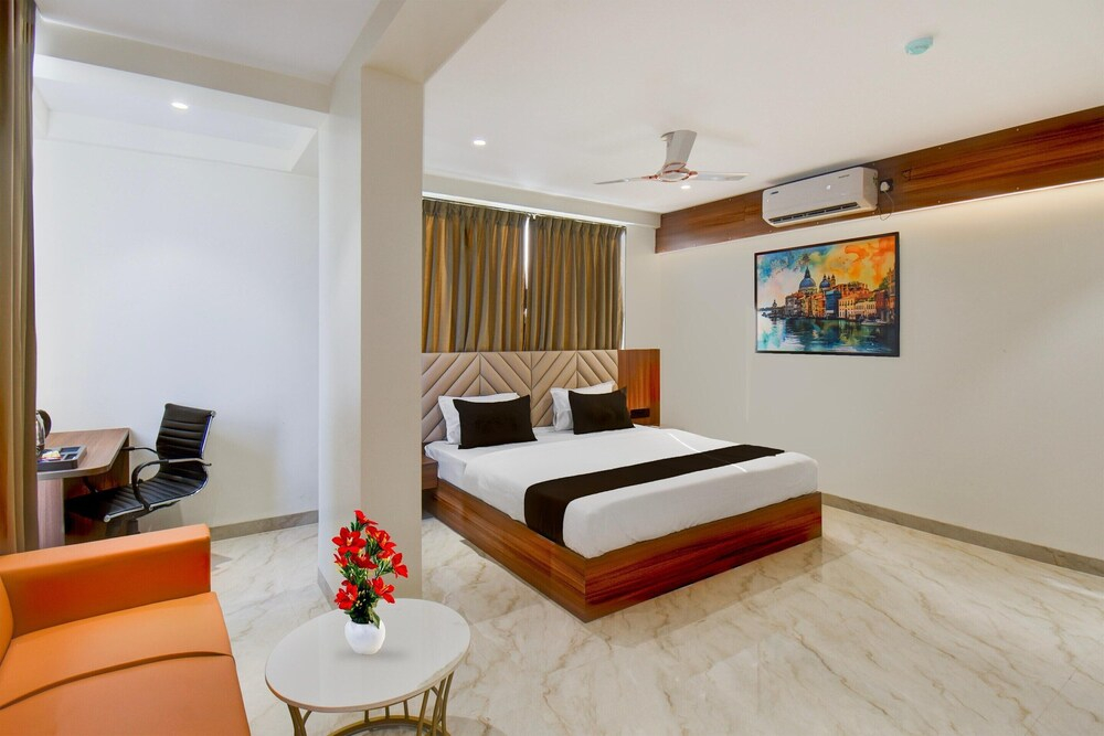 Palette Hotel Chakan K9
