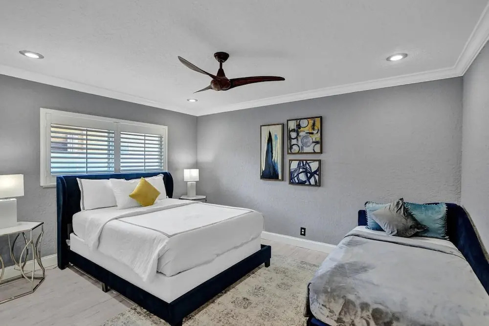 Luxe 4BR Waterfront w Htd Pool 5min to Beach