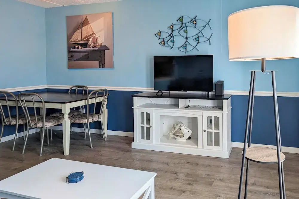 Coastal Condo w/ Pool, 1 Block to Wildwood Beach!