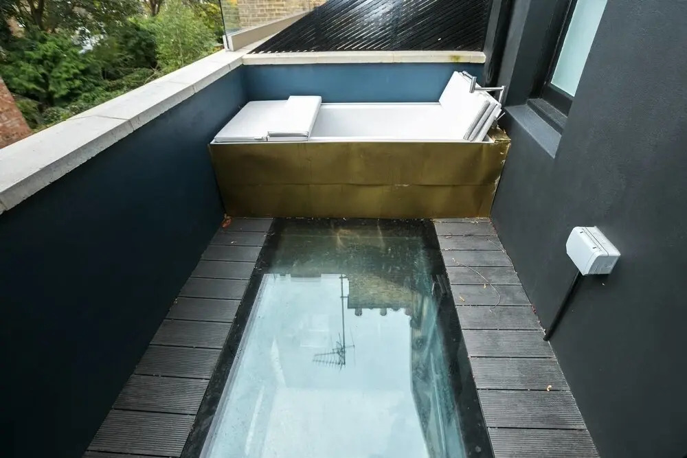 Designer two BR Apartment In Angel With Huge Terrace