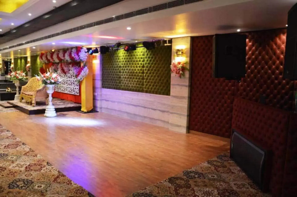 Red Apple Hotel
