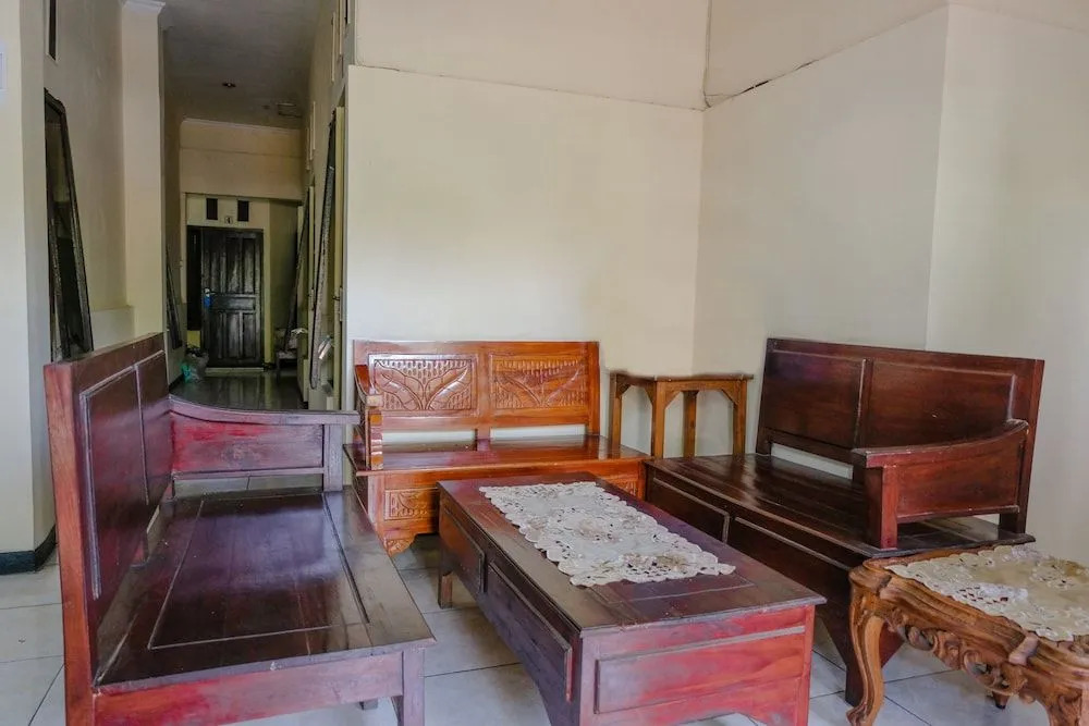 SPOT ON 1710 Sawojajar Inn