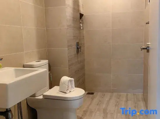 Windmill 4 Star Skypool 1