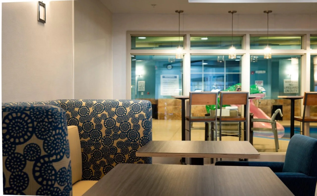 Holiday Inn Express Hotel & Suites Wausau by IHG