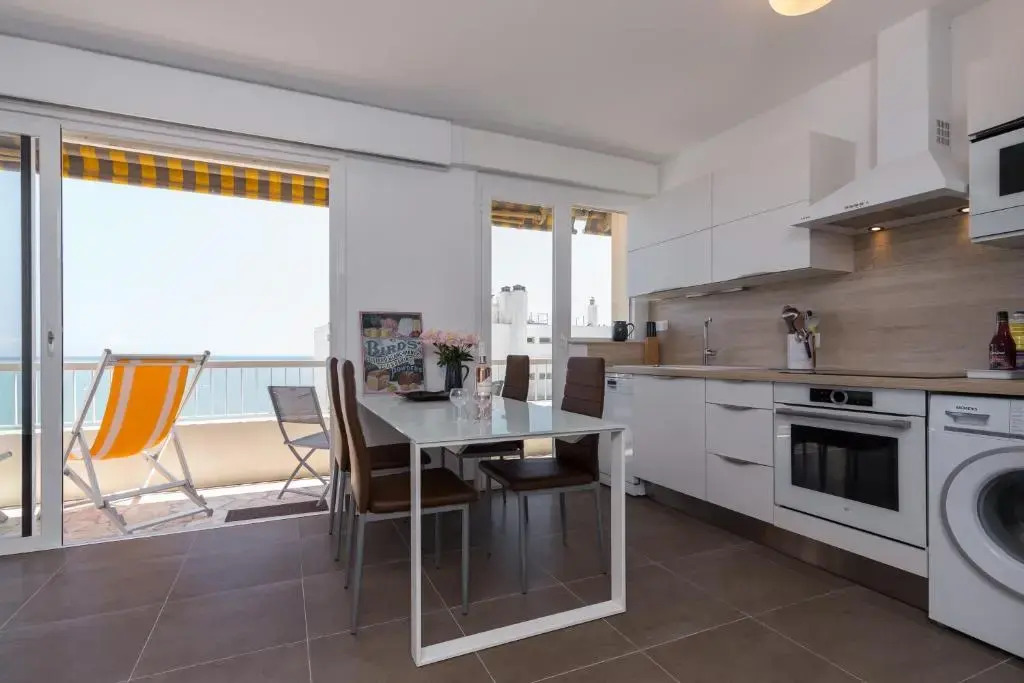 GORGEOUS APT with TERRACE, ELEVATOR, AC, FREE PARKING