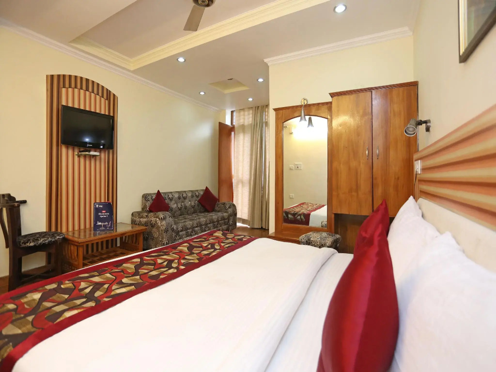 OYO 4889 Hotel Moon 2