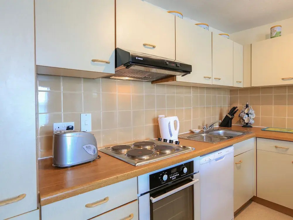 32 the Salcombe
